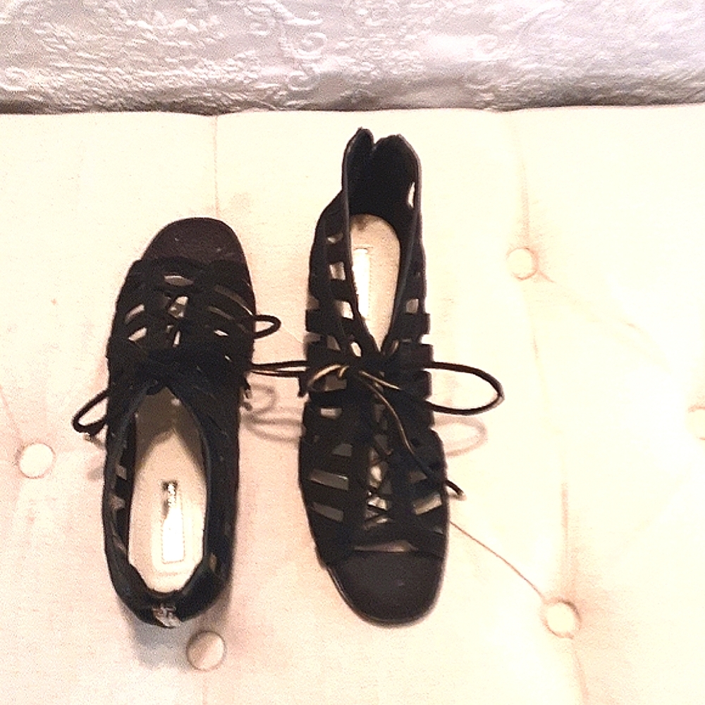 BCBGENERATION Shoes size:10M/40 EURO COLOR:  Black
